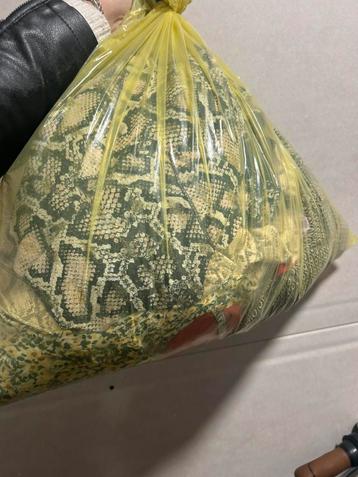 Zak met kleding maat S/M beschikbaar voor biedingen