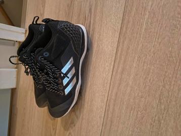 Adidas schoenen met spikes beschikbaar voor biedingen