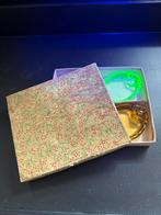 Compleet set asbakjes met uranium, Ophalen