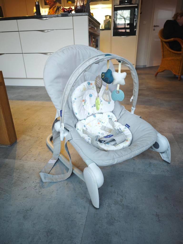 Nette wipstoel met speelboog - vouwbare pootjes, Kinderen en Baby's, Wipstoeltjes, Zo goed als nieuw, Wipstoel, Chicco, Met gordel(s) of riempje(s)