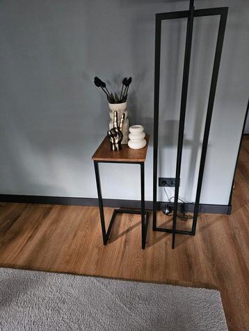 Hoog bijzettafeltje mango hout beschikbaar voor biedingen