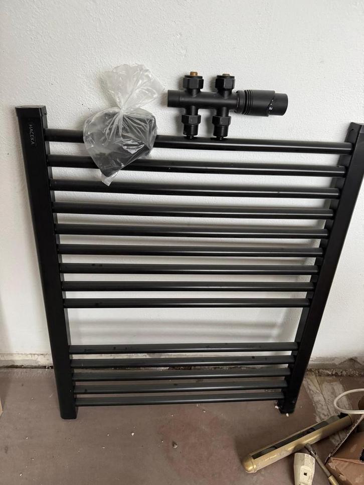 Haceka Gobi Design Radiator 69x59cm Zwart, Doe-het-zelf en Verbouw, Verwarming en Radiatoren, Zo goed als nieuw, Radiator, 200 tot 500 watt