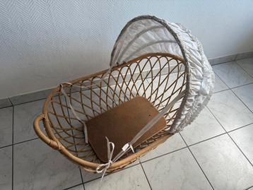 Rotan wieg beschikbaar voor biedingen