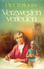 Verzwegen verleden - Piet Terlouw {1330}, Gelezen, Ophalen of Verzenden