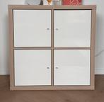 Ikea Kallax 2x2 (4 vakken) met 4 hoogglans witte deurtjes, Huis en Inrichting, Kasten | Overige, Ophalen, Zo goed als nieuw