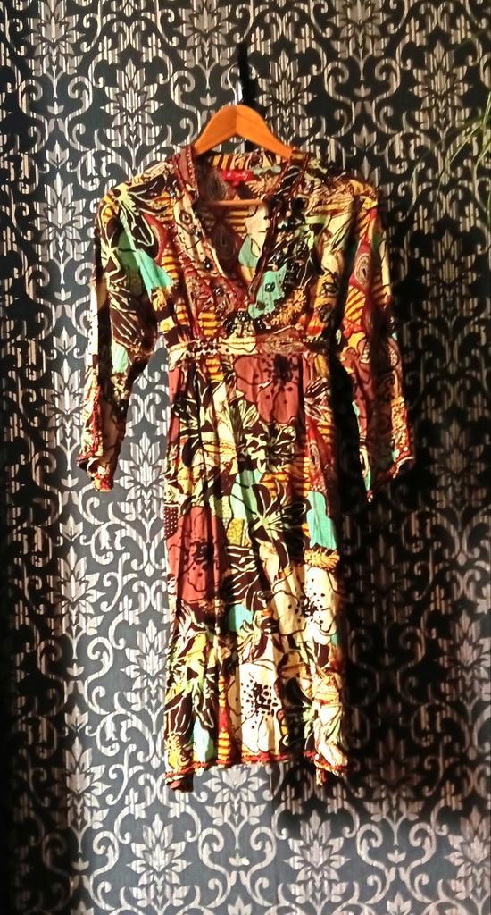 Prachtig jurkje van Derhy✨, Kleding | Dames, Jurken, Zo goed als nieuw, Maat 38/40 (M), Overige kleuren, Onder de knie, Ophalen of Verzenden