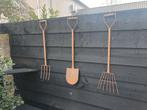 Schep, riek en hark decoratie

Hele leuke set, Ophalen of Verzenden, Gebruikt