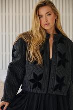 Zwart kort doorgestickt jack van free people met bloemen, Ophalen of Verzenden, Zo goed als nieuw, Maat 38/40 (M), Zwart