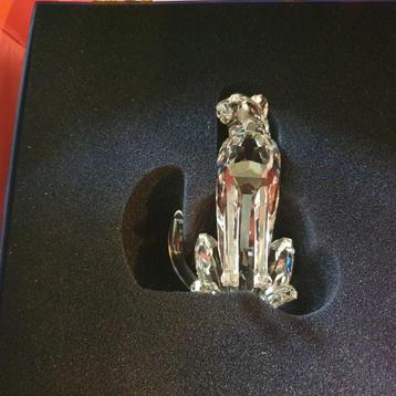 Swarovski zittend  jachtluipaard  beschikbaar voor biedingen