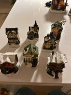 Kerstdorp 7 huisjes met werkende verlichting, Diversen, Kerst, Ophalen of Verzenden, Zo goed als nieuw