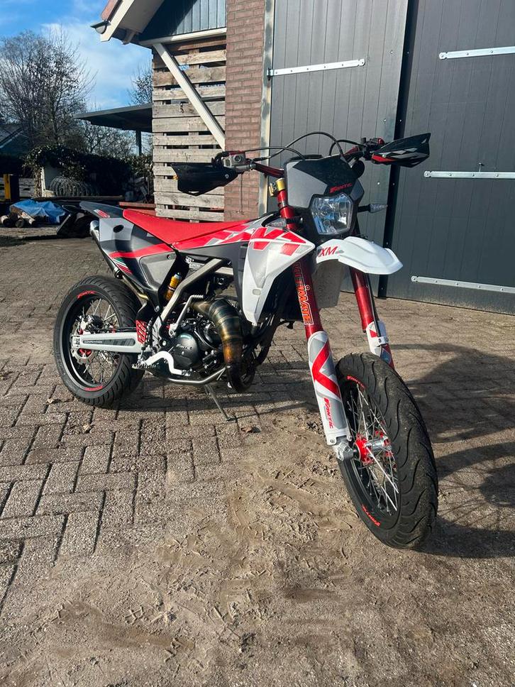 Fantic xm 50 competition 2025 3600km, Fietsen en Brommers, Brommers | Overige merken, Zo goed als nieuw, Maximaal 45 km/u, Ophalen