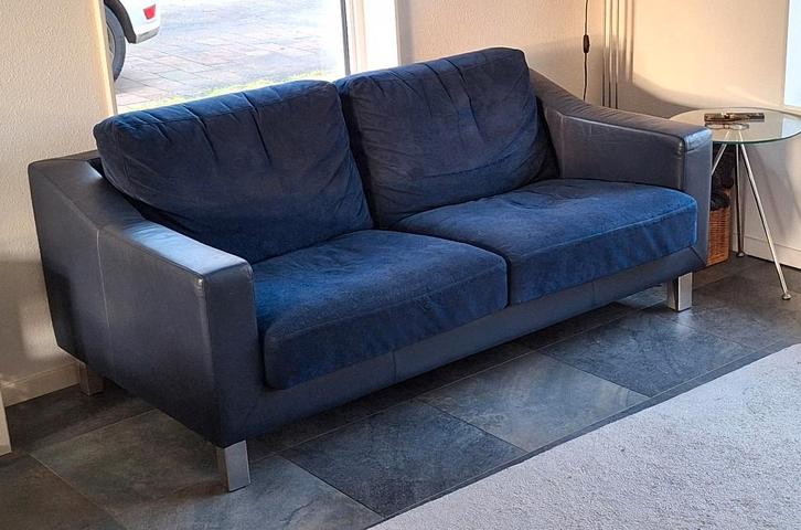 blauw leren bankstel van Leolux met bijbehorende stoel, Huis en Inrichting, Banken | Bankstellen, Gebruikt, Rechte bank, Tweepersoons