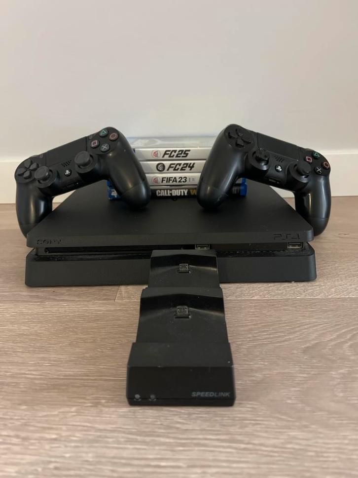 PlayStation 4 Slim 1TB + 2 Controllers + Games, Spelcomputers en Games, Spelcomputers | Sony PlayStation 4, Gebruikt, Slim, 1 TB