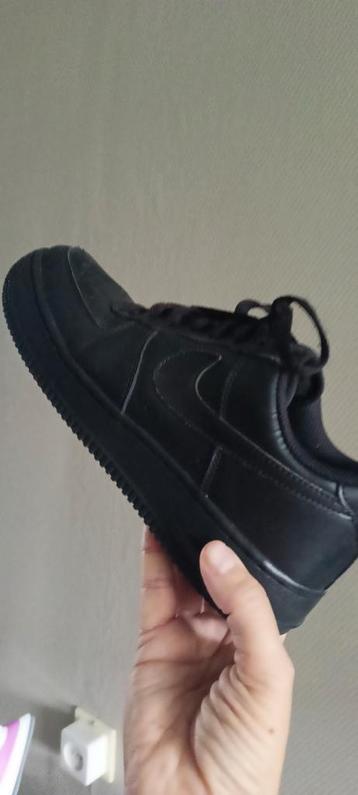 Zwarte Nike Air Force 1 - Maat 39 beschikbaar voor biedingen