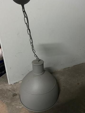 Mooie hanglamp voor de woonkamer beschikbaar voor biedingen