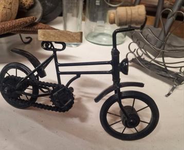 Leuke decoratieve fiets beschikbaar voor biedingen
