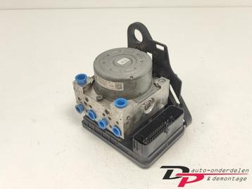 ABS Pomp van een Volkswagen Golf beschikbaar voor biedingen