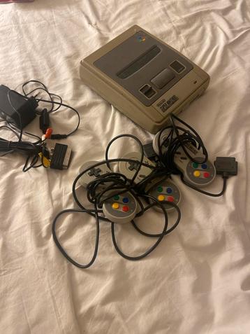 Super Nintendo (SNES) met 3 Controllers beschikbaar voor biedingen