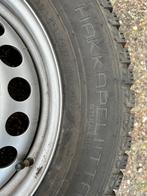Bijna nieuwe set winterbanden op velg voor VW T5 - 205/65R16, Auto-onderdelen, Banden en Velgen, Ophalen, 16 inch, Banden en Velgen