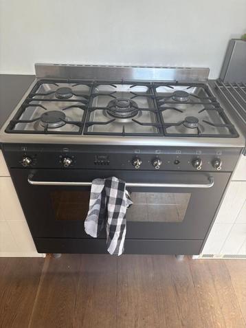Te koop: SMEG gasfornuis en oven beschikbaar voor biedingen
