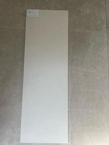 Restpartij nieuwe wandtegels 30x90 beige beschikbaar voor biedingen