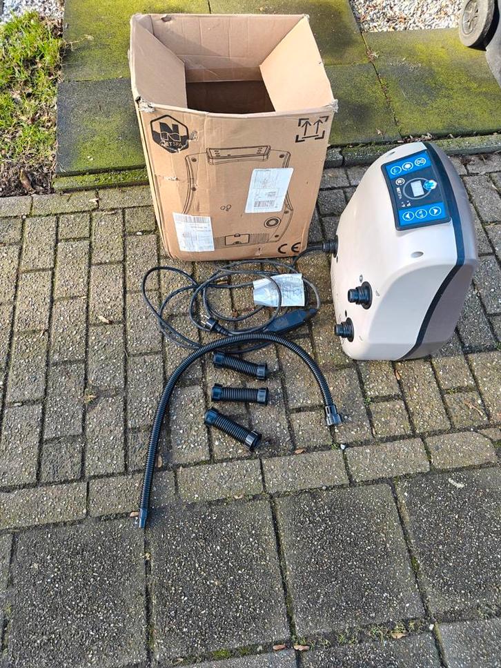 2 Netspa Pompen te koop, Tuin en Terras, Bubbelbaden en Hottubs, Zo goed als nieuw, Ophalen of Verzenden