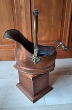 oude koperen ketel met houten handvat, Ophalen