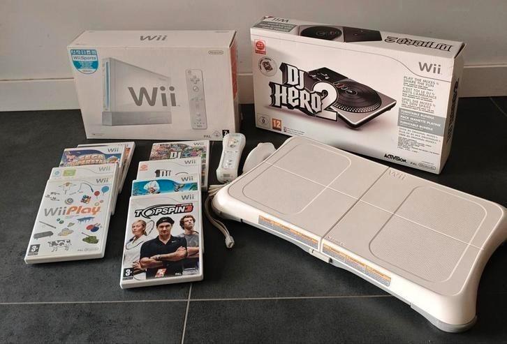 Nintendo Wii Sports Pack, DJ Hero Draaitafel,Balance Board, Spelcomputers en Games, Spelcomputers | Nintendo Wii, Zo goed als nieuw