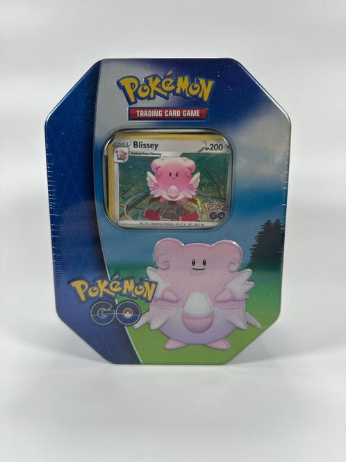 Pokémon GO Blissey Tin, Hobby en Vrije tijd, Verzamelkaartspellen | Pokémon, Zo goed als nieuw, Losse kaart, Foil, Ophalen of Verzenden
