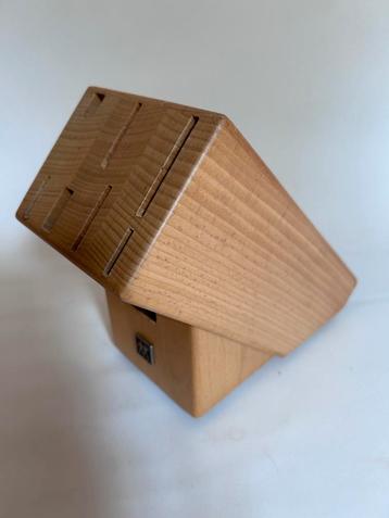 Houten Messenblok beschikbaar voor biedingen