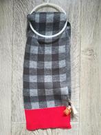 NIEUW: sjaal kind grijs geblokt /rood. Hema, Ophalen of Verzenden, Nieuw, Jongen of Meisje, Sjaal