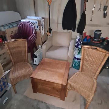 Tafel (salontafel/bijzettafel van hout)  beschikbaar voor biedingen