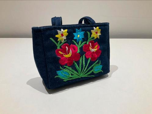 Klein blauw stoffen tasje met bloemen borduursel (zgan), Kinderen en Baby's, Kindermode-accessoires, Zo goed als nieuw, Ophalen of Verzenden
