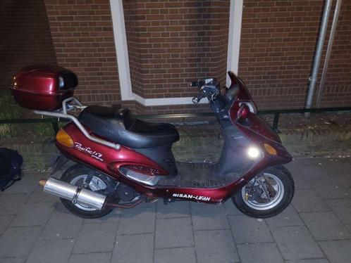 Bisan lifan, Fietsen en Brommers, Scooters | Overige merken, Gebruikt, Maximaal 45 km/u, Benzine, Ophalen