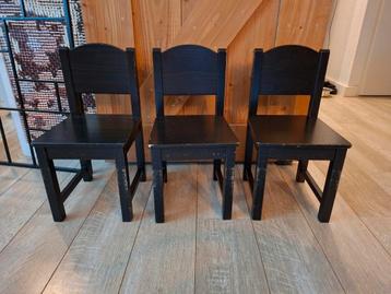 Ikea kinder stoelen gratis  beschikbaar voor biedingen