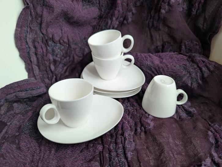 Yong 4 espresso kopjes met ei-vormige schotels - BonBistro, Huis en Inrichting, Keuken | Servies, Zo goed als nieuw, Kop(pen) en/of Schotel(s)