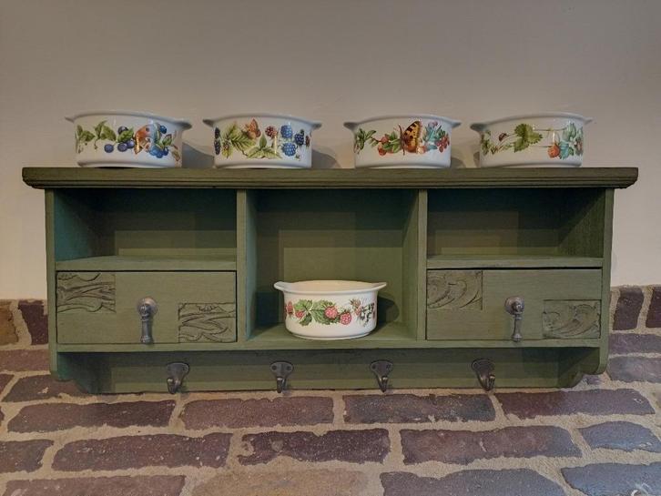 Olijfgroen houten wand/muurkastje schappen/2 laatjes, Huis en Inrichting, Kasten | Wandmeubels, Zo goed als nieuw, Minder dan 100 cm
