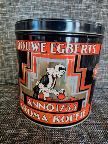 Mooi groot rond Douwe Egberts blik beschikbaar voor biedingen