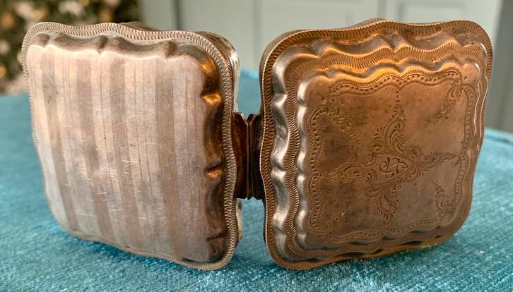 Pillen-/snuifdoosje, zilver, initialen L T, Antiek en Kunst, Antiek | Goud en Zilver, Zilver, Ophalen of Verzenden