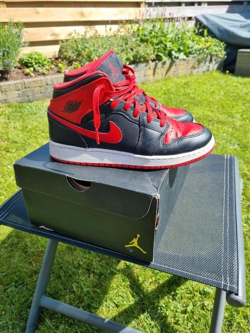 Nike air Jordan mid 1 maat 40 ZGAN, Kinderen en Baby's, Kinderkleding | Schoenen en Sokken, Zo goed als nieuw, Schoenen, Jongen of Meisje