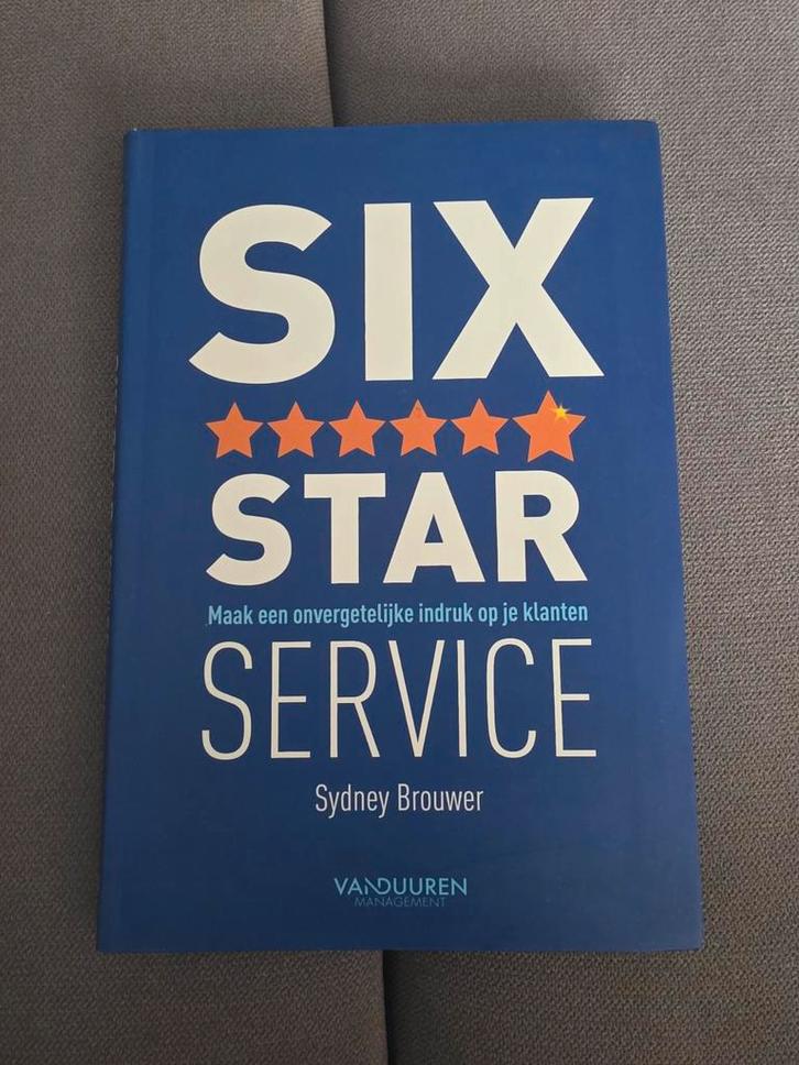 Six Star Service - Sydney Brouwer, Boeken, Overige Boeken, Zo goed als nieuw, Ophalen of Verzenden