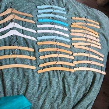 Kinder kleding hangers 30 stuks hout beschikbaar voor biedingen