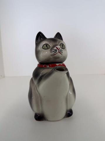 katten theepot beschikbaar voor biedingen