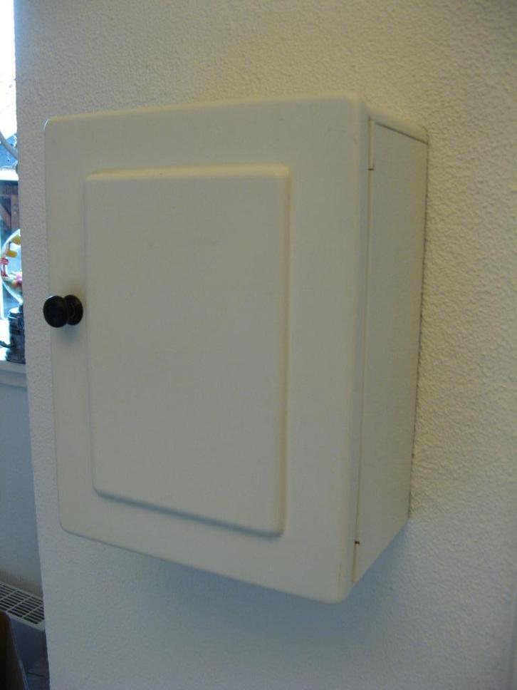 Wit Medicijnkastje met legplankje - Vintage jaren 60-70, Huis en Inrichting, Badkamer | Badkamermeubels, Gebruikt, Overige typen