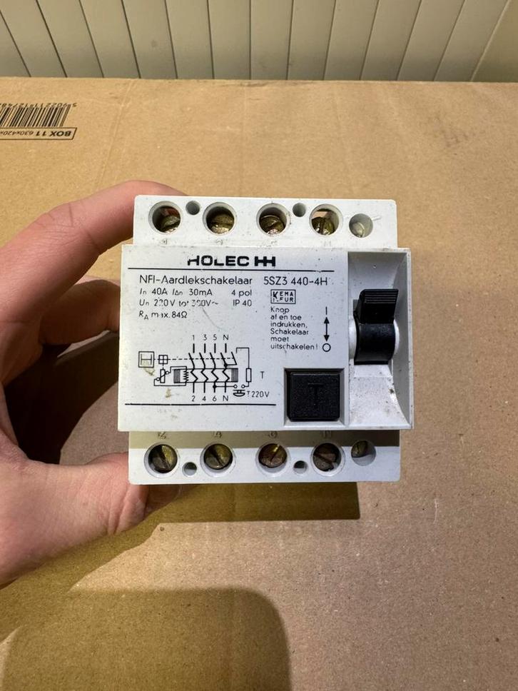Holec HH Aardlekschakelaar 40A – 30mA, 4-polig, Hobby en Vrije tijd, Elektronica-componenten, Gebruikt, Ophalen of Verzenden