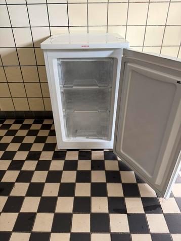 Mooie goedwerkende vriezer     VASTE PRIJS 60 EURO beschikbaar voor biedingen