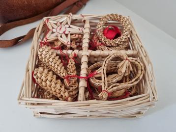 24 stro kerstornamenten  beschikbaar voor biedingen