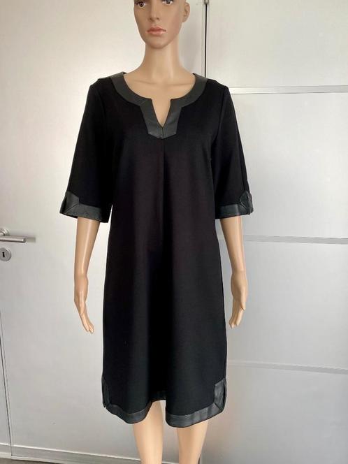 E838 Expresso mt. 36=S jurk met imitatie-leren jurkje zwart, Kleding | Dames, Jurken, Zo goed als nieuw, Maat 36 (S), Zwart, Knielengte
