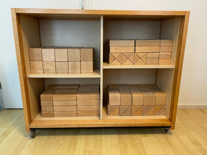 Haagse grote blokkenset in een Schilte kast, Kinderen en Baby's, Speelgoed | Houten speelgoed, Gebruikt, Ophalen of Verzenden