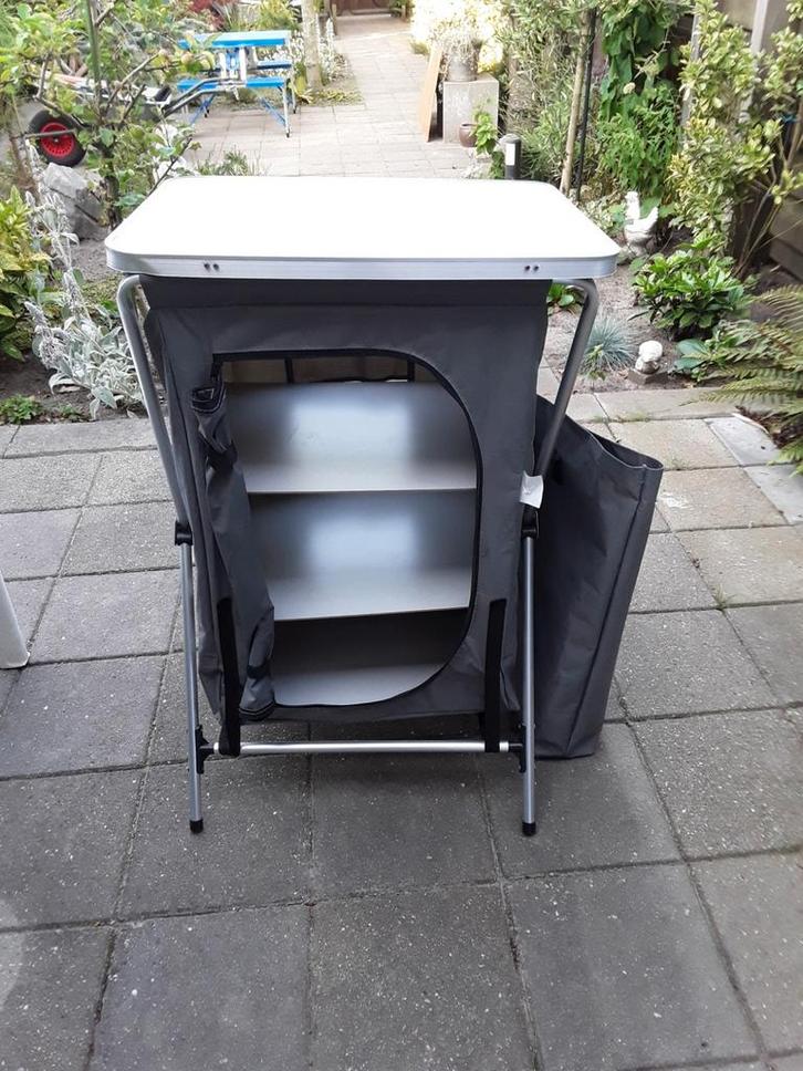 Campingkast met 3 ruimtes,3 planken, stevig bovenblad., Caravans en Kamperen, Kampeermeubelen, Zo goed als nieuw, Campingkast